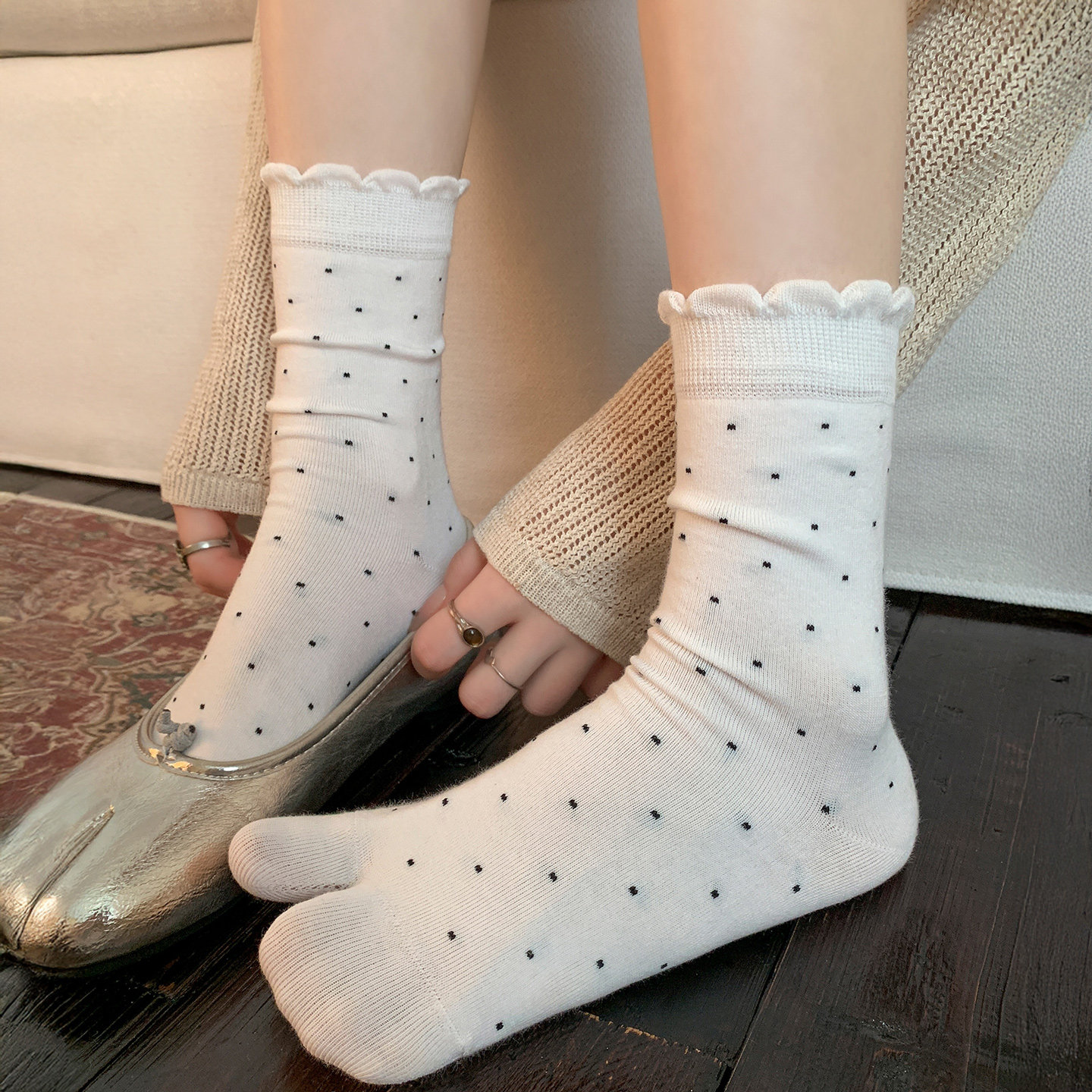 秋季可爱波点女中筒袜柔软亲肤木耳边甜美少女风日常百搭无骨袜