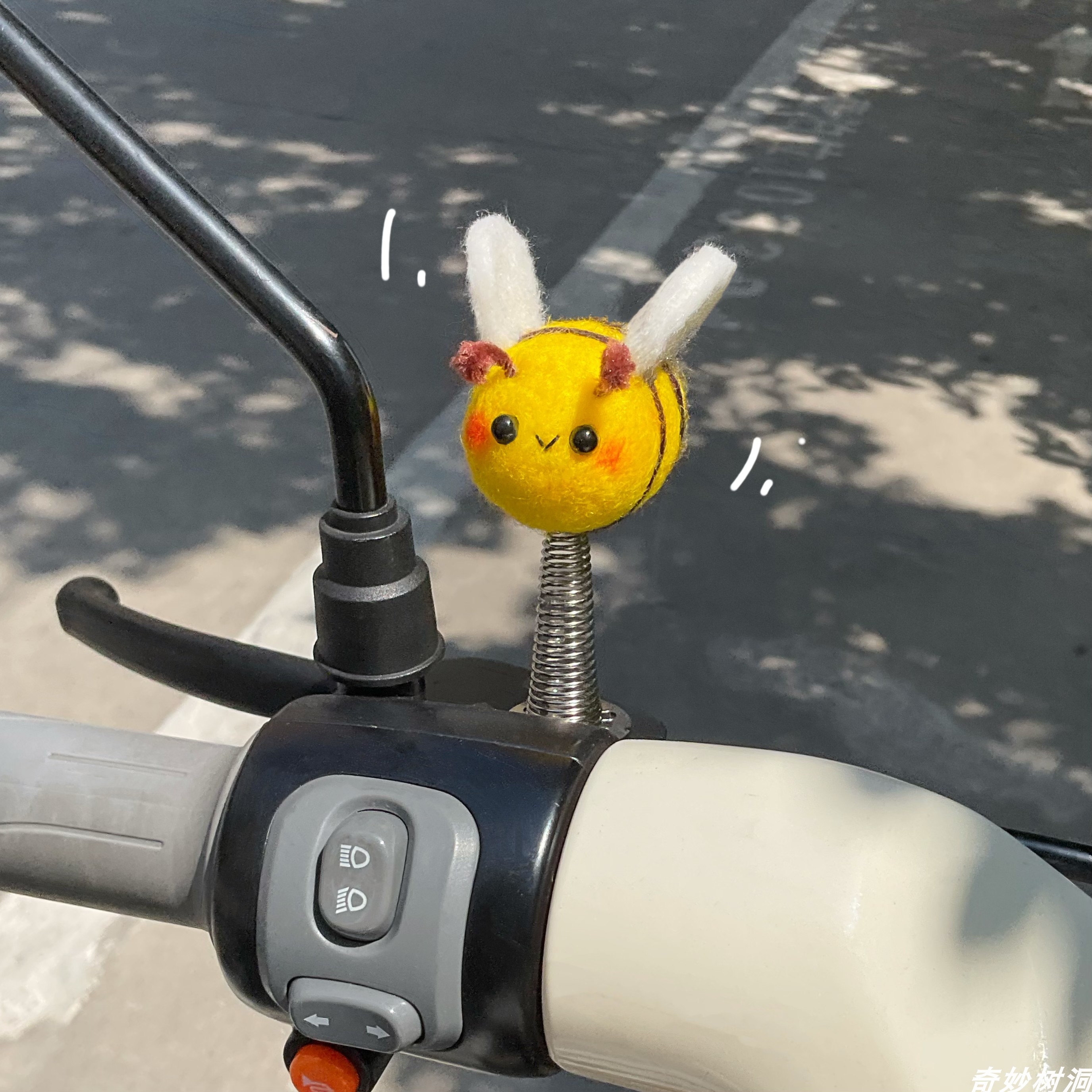 电动车小蜜蜂弹簧摇摇乐装饰配件