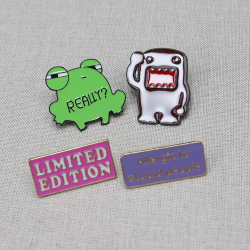 跨境热卖滴油青蛙机器人字母徽章胸针领针帽子包包服装配饰