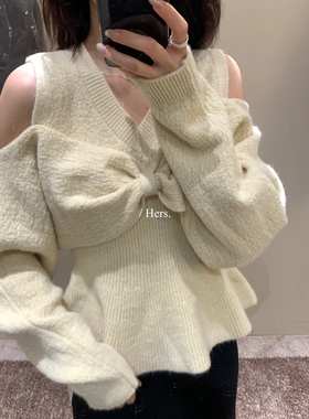 Hers-新韩标～简约气质小女人收腰设计蝴蝶门襟露肩保暖毛衣92440