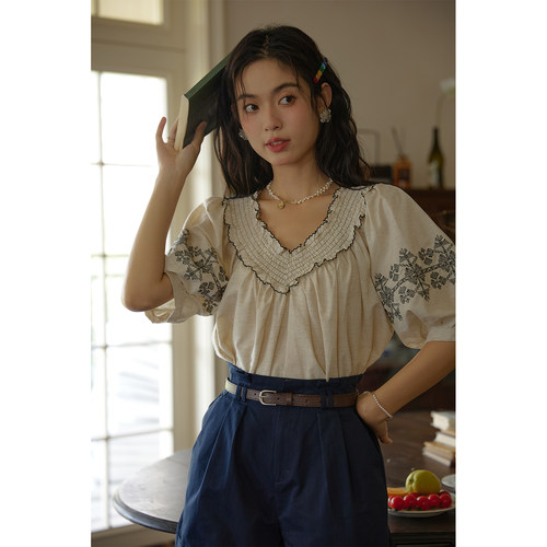 木耳边刺绣宽松复古衬衫