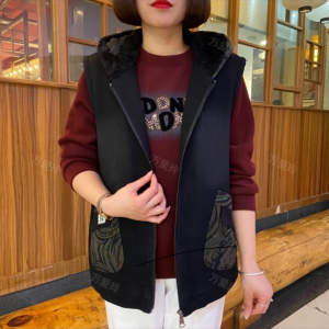 休闲宽松连帽时尚百搭印花马甲加绒外套老年妈妈装女马夹无袖坎肩
