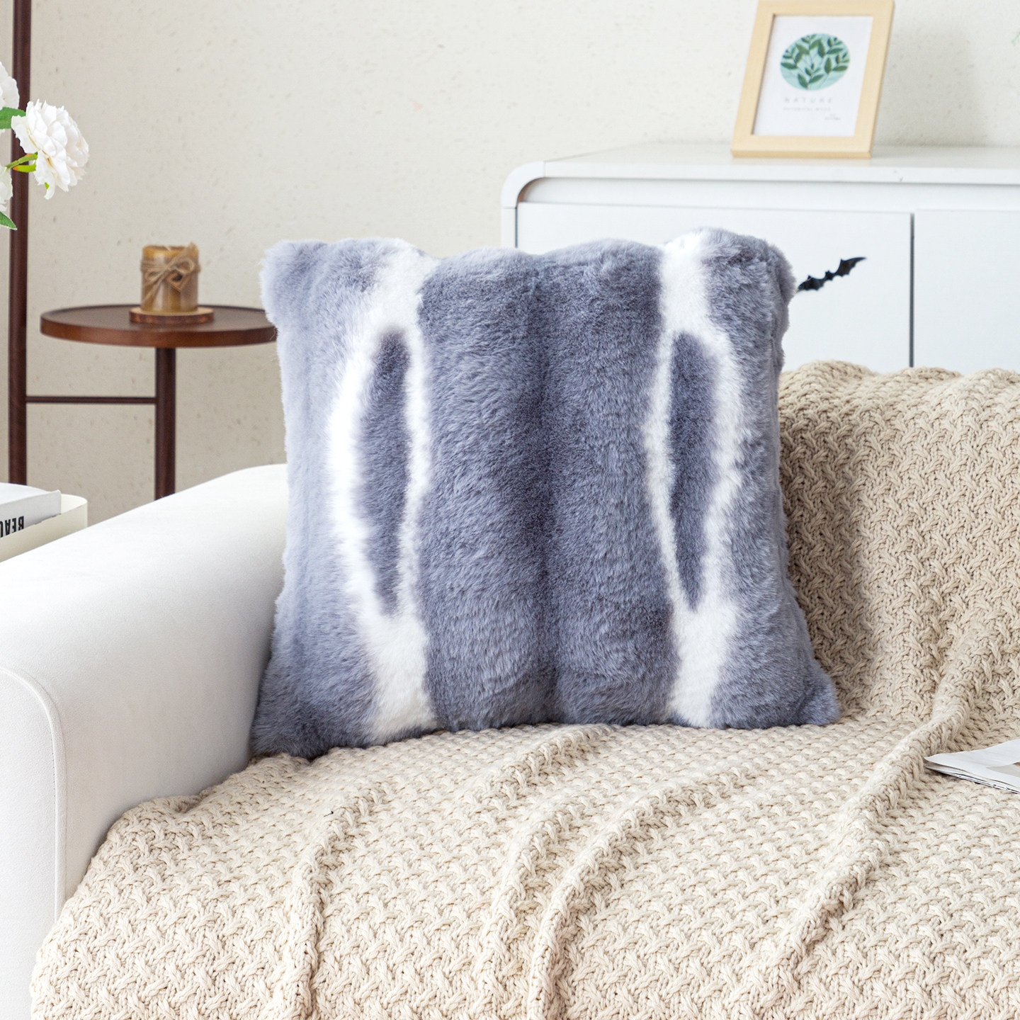 灰色短毛绒抱枕拼色客厅沙发靠垫轻奢高级感腰枕靠背装饰女生礼物