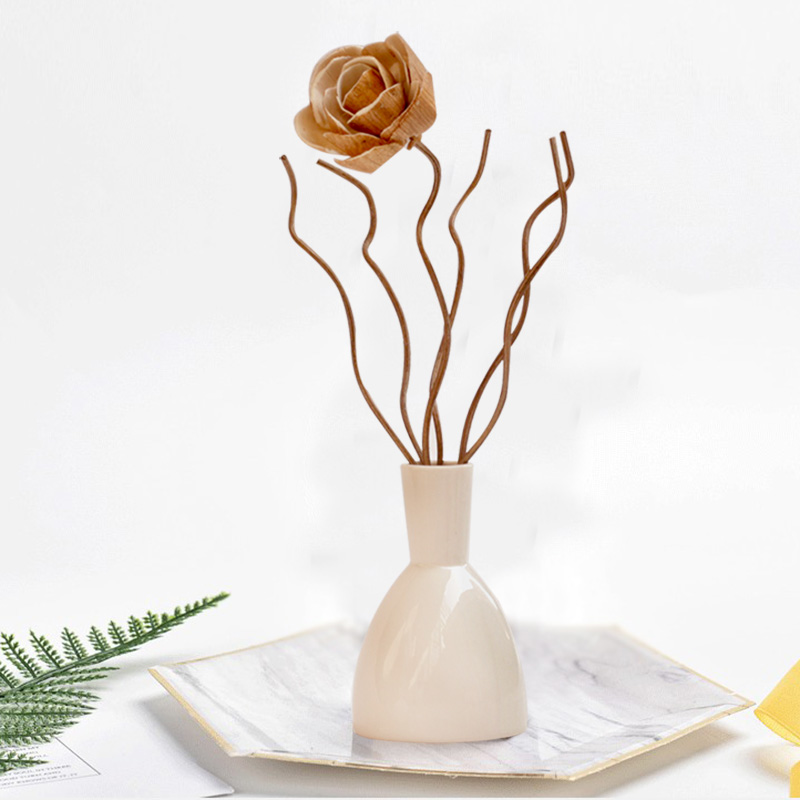 咖啡色自然藤条无火香薰