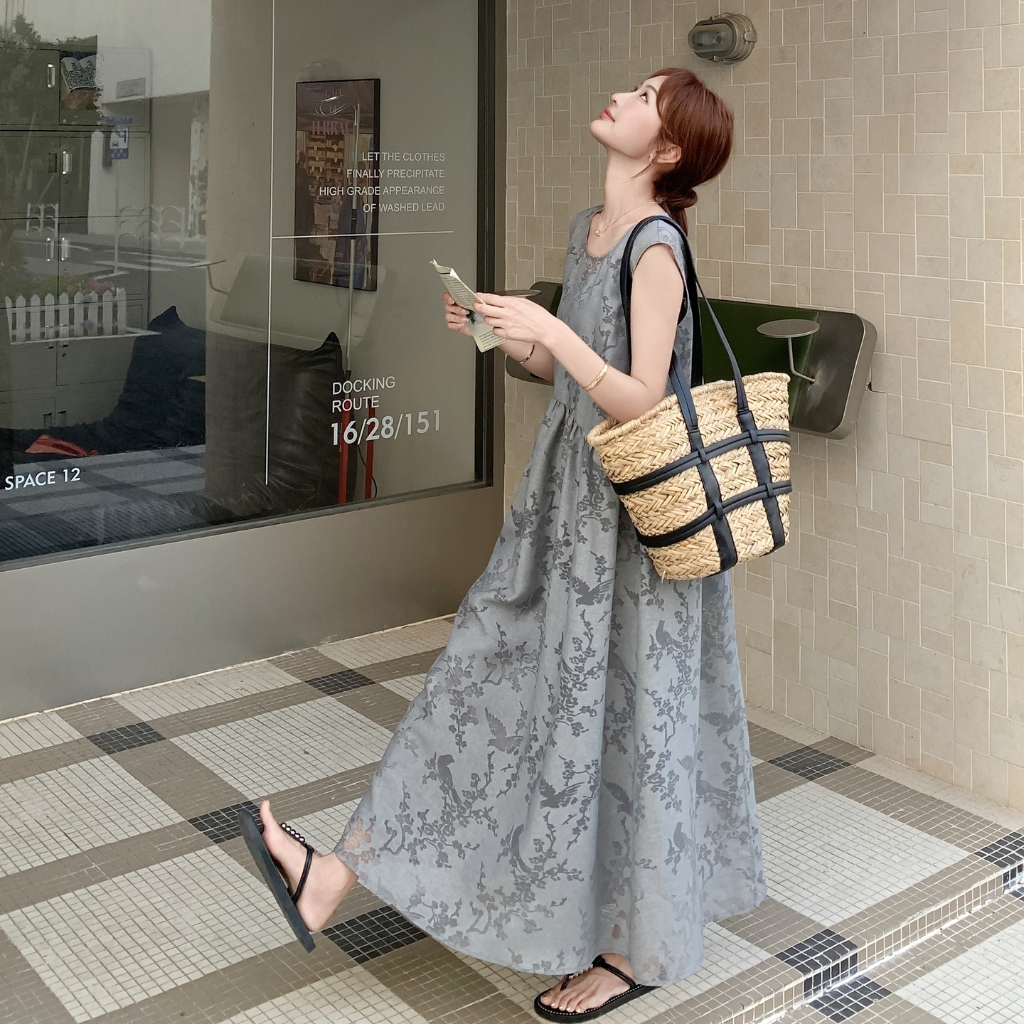 灰色碎花时尚背心连衣裙套装2025新款女夏清冷松弛感设计感长裙子
