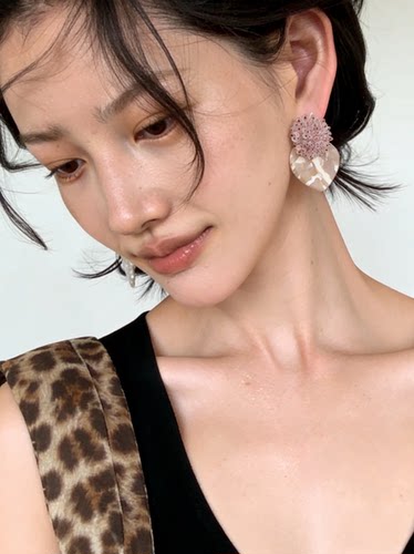 Atelier Koa日本醋酸手工串珠花朵耳环