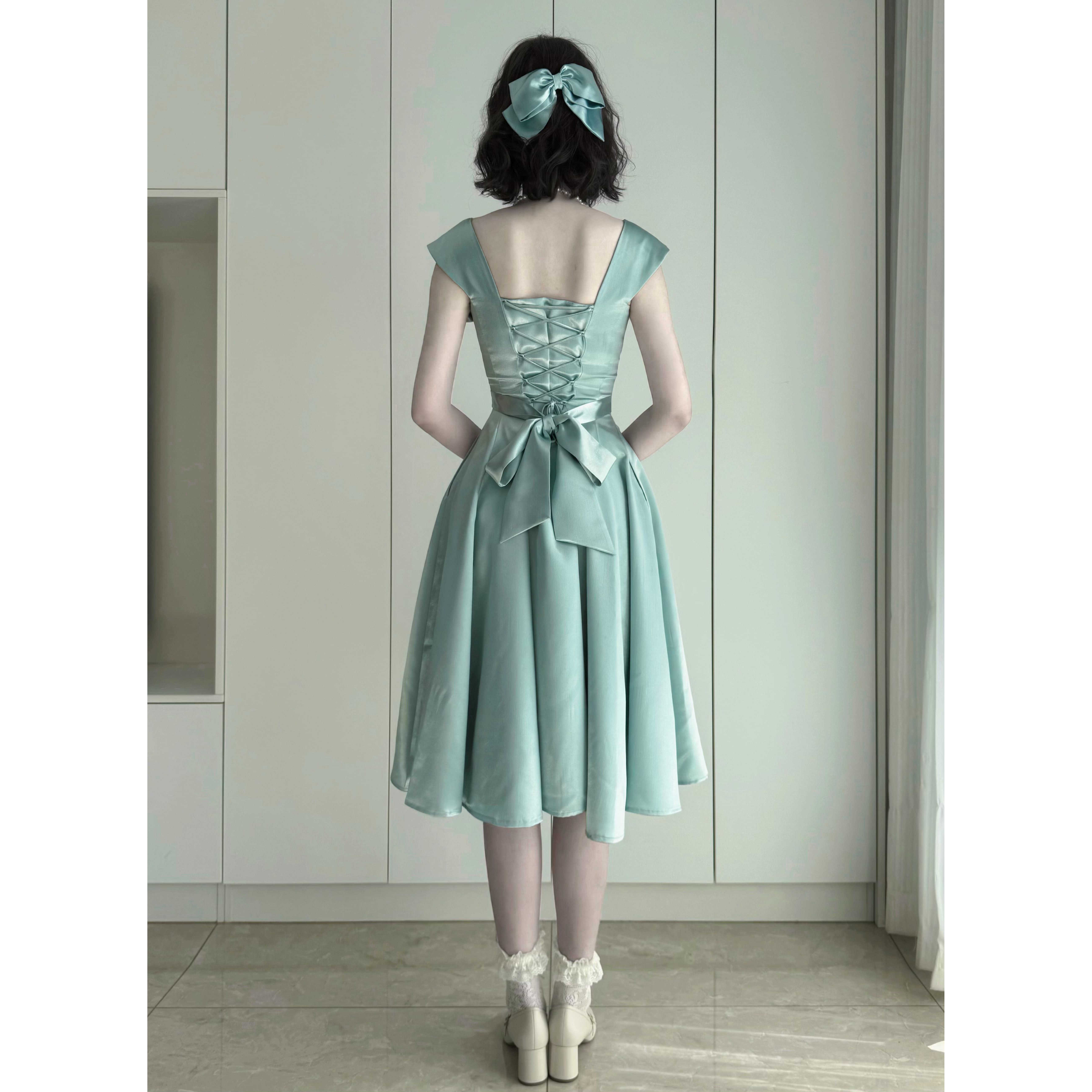 法式优雅方领绿色连衣裙女蝴蝶结系带收腰显瘦气质长裙缎面公主风