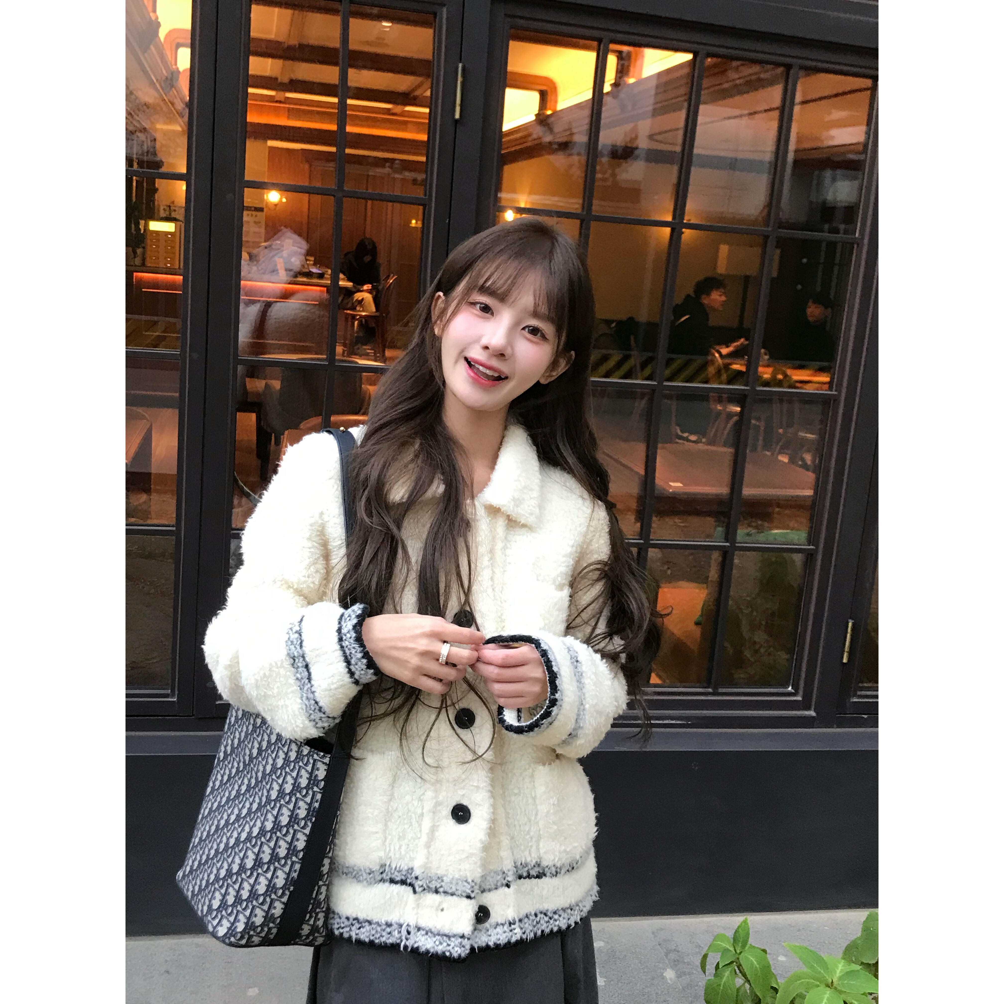 小香风羊羔毛外套女秋冬翻领宽松短外套气质设计感上衣温柔软糯