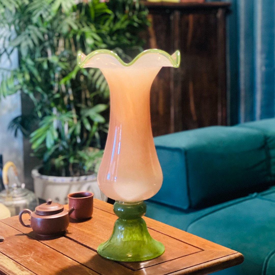 奶橘花瓣口撞绿色纯手工风灯花瓶