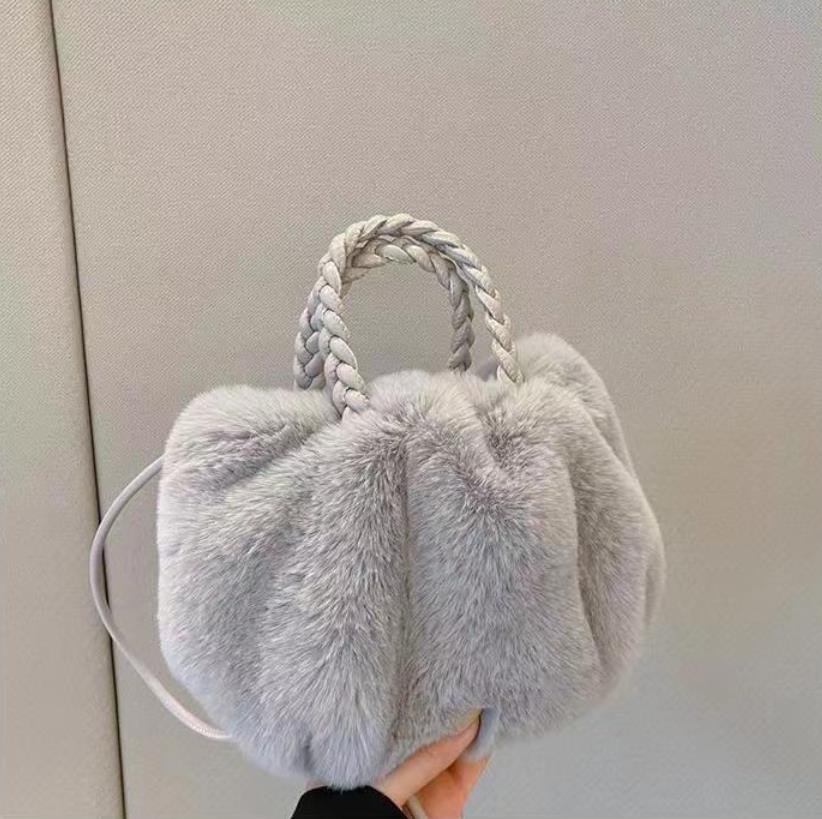 仿獭兔毛毛绒南瓜背包