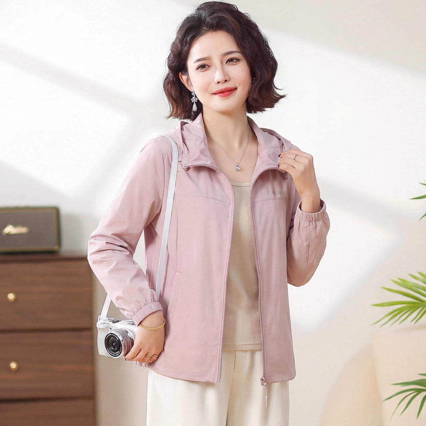 婆婆妈妈春装外套短款2026新款春夏防晒衣上衣中老年女装外穿夹克