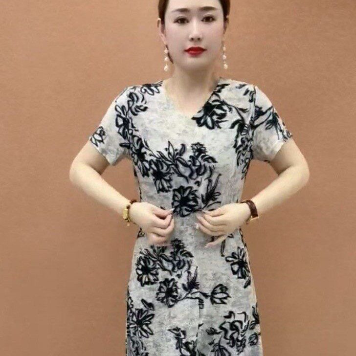 夏季新款妈妈装V领连衣裙遮肉显瘦中老年女装裙子蝴蝶花型有口袋