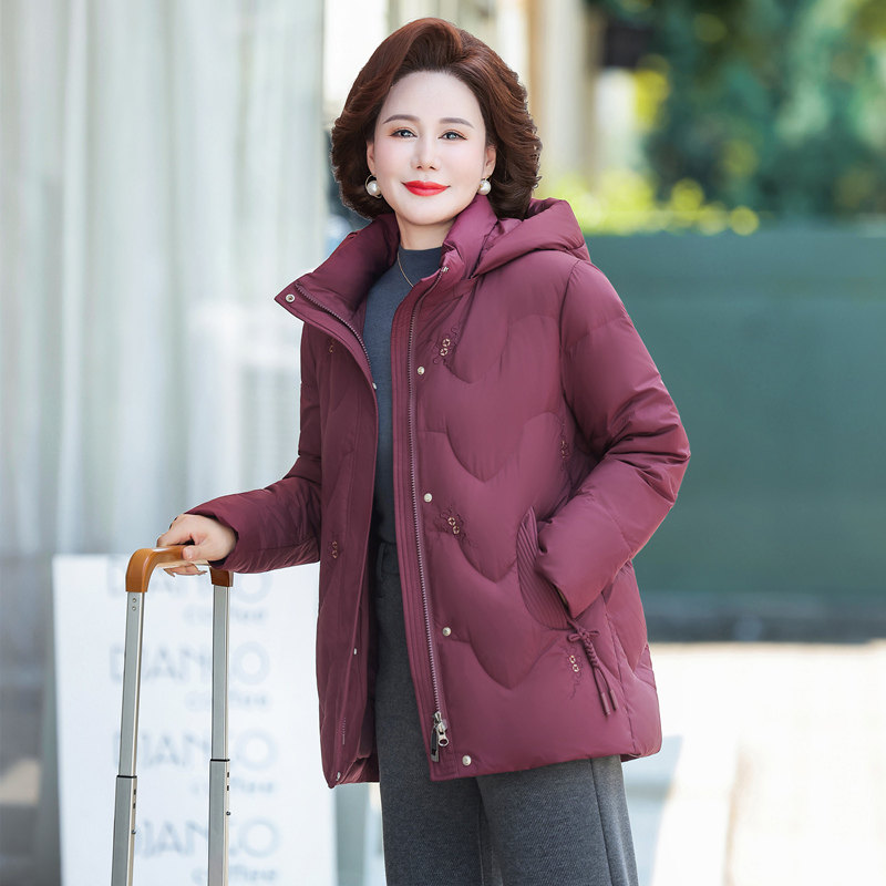 波斯顿鹅绒服女款妈妈装波士顿官方旗舰店中老年短款羽绒服可脱帽