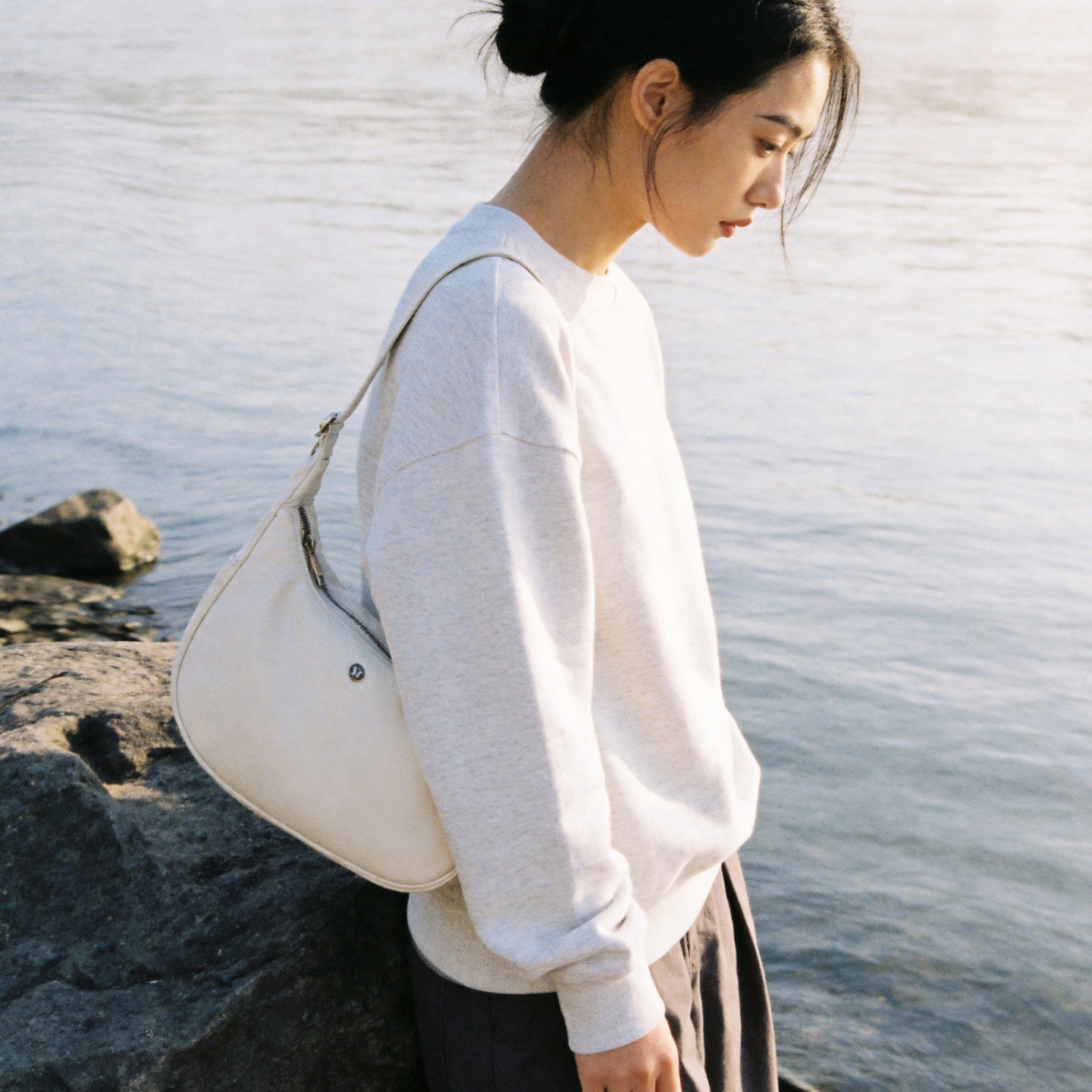 素影低眉静水 此心漠漠如烟 lululemon  4L 腋下包 单肩包 迷你女图片