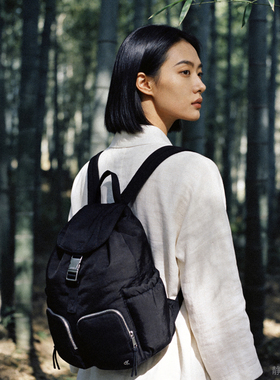 半庭 · CALVIN KLEIN 通勤校园风双肩包 大号 女款4K3214G UB1