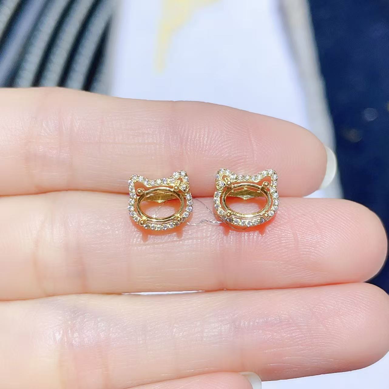 18K金小猫耳钉空托配莫桑钻