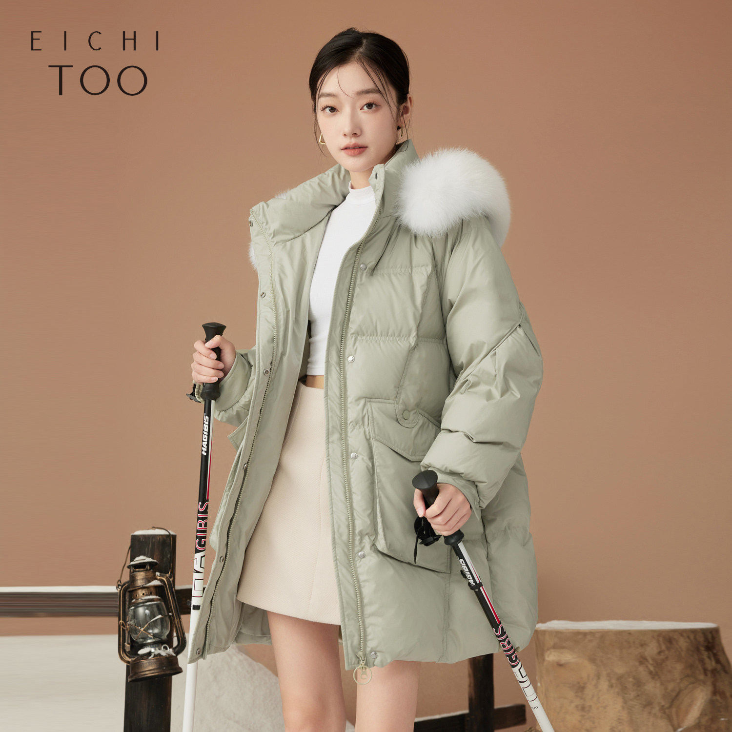 爱居兔冬季新款时尚好穿保暖毛领设计感连帽羽绒服