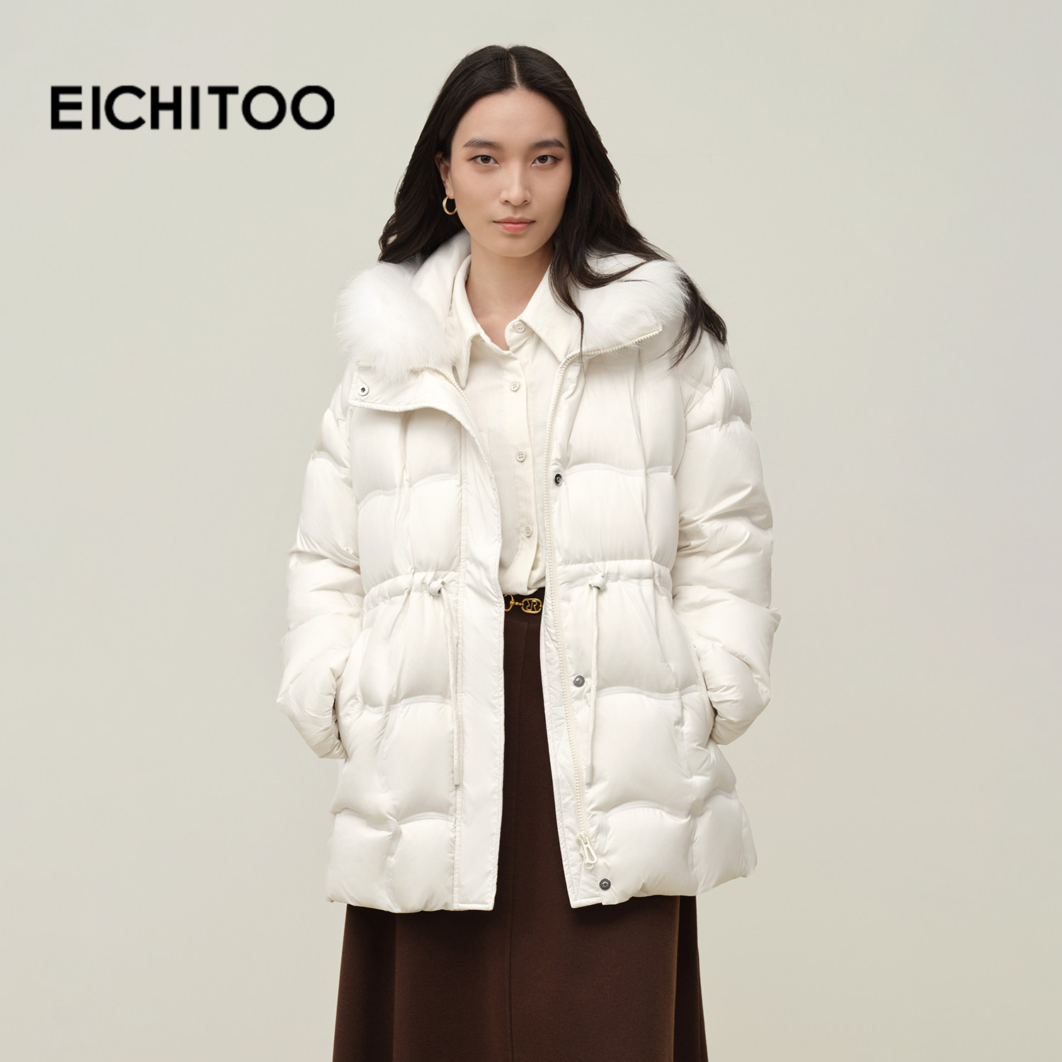 爱居兔连帽毛领时尚羽绒服女2025年冬季新款抽绳显瘦保暖气质外套