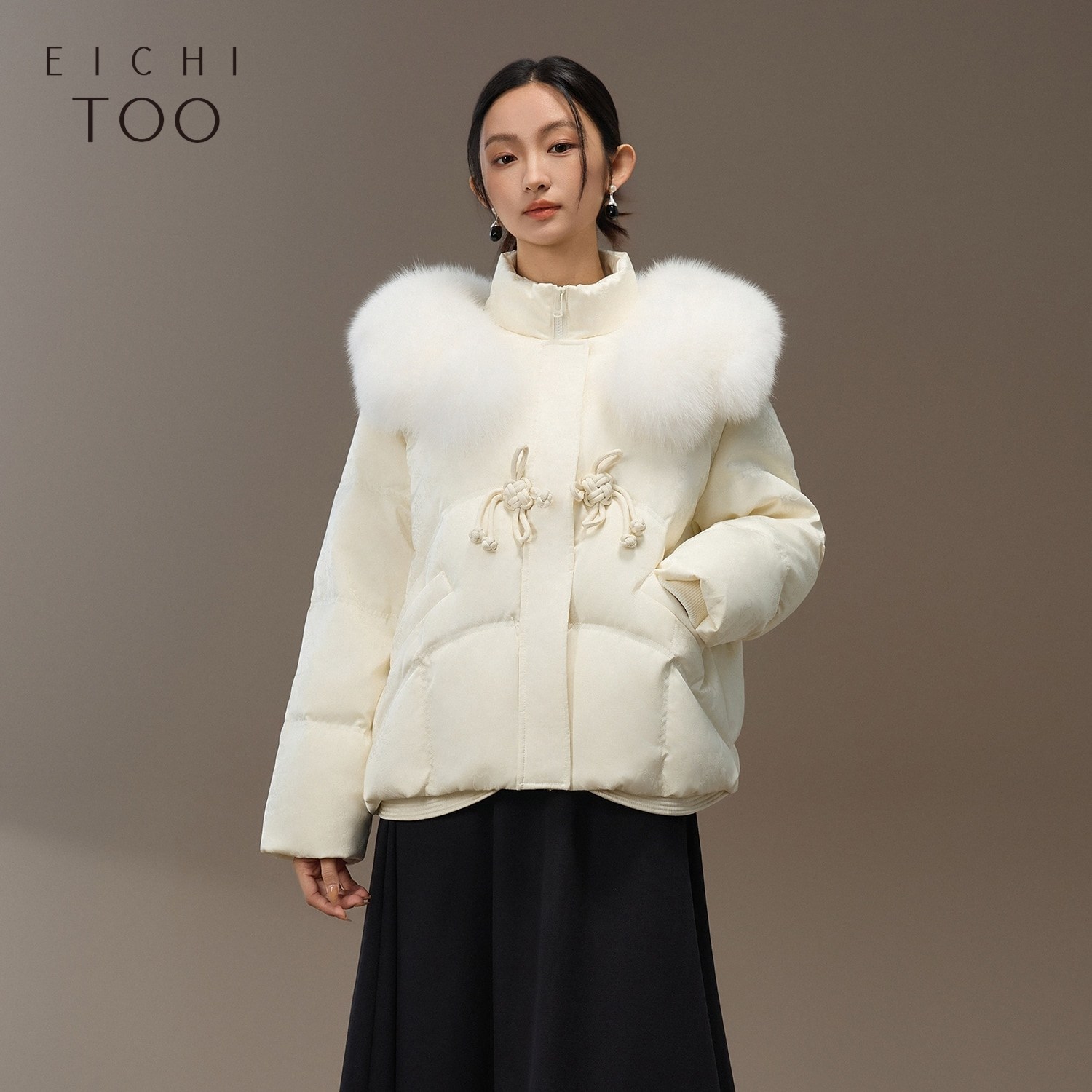 爱居兔新中式盘扣羽绒服女冬季新款简约时尚羽绒外套