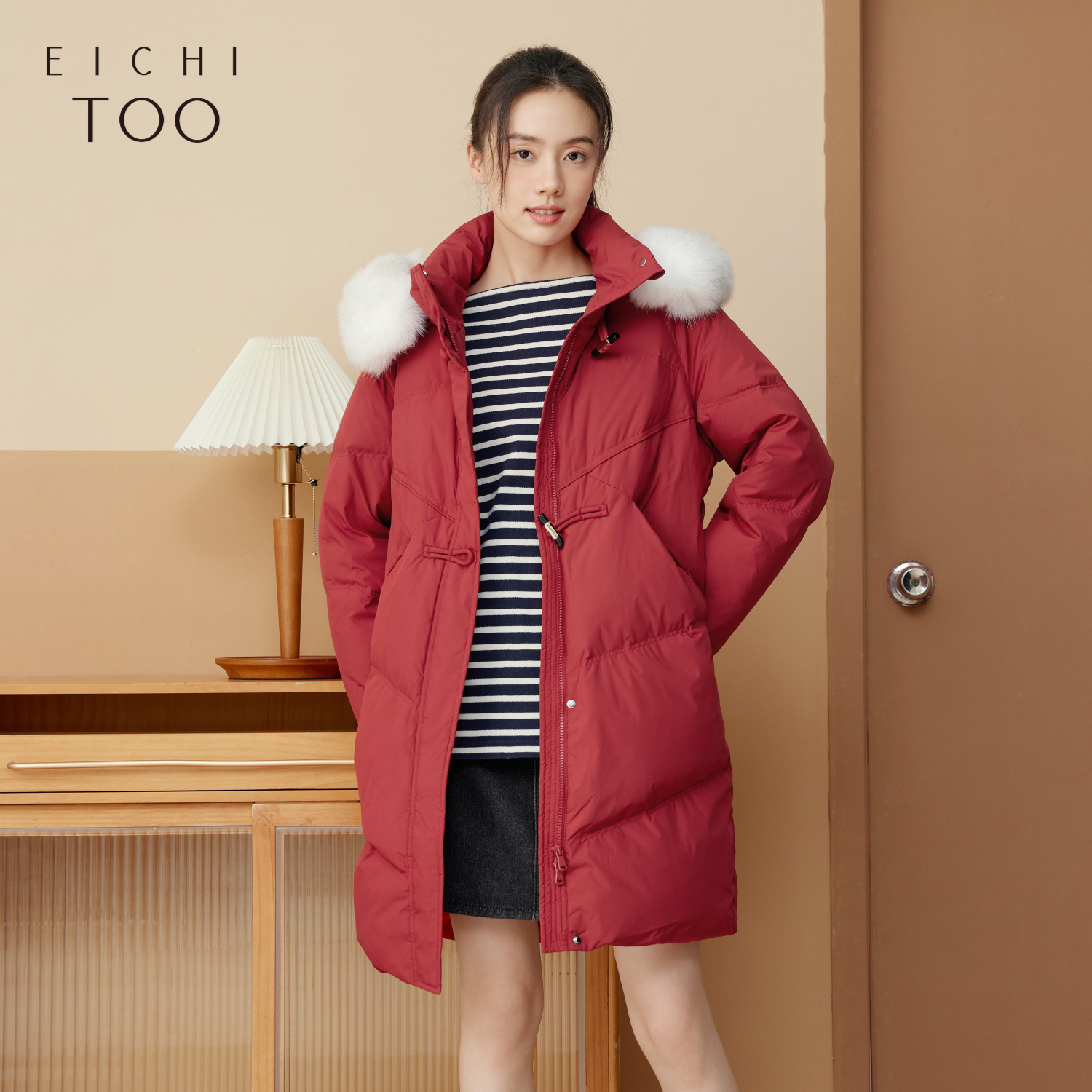 爱居兔时尚连帽羽绒服