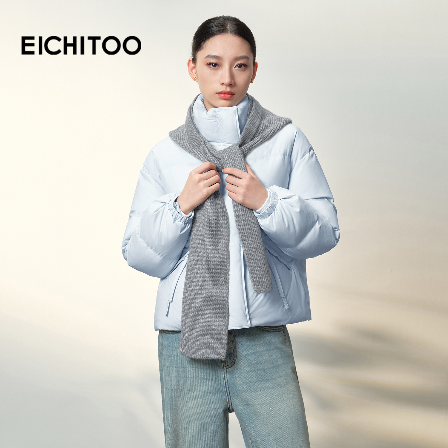 爱居兔浅蓝色短款羽绒服女2025年冬季新款可拆卸帽小个子保暖外套