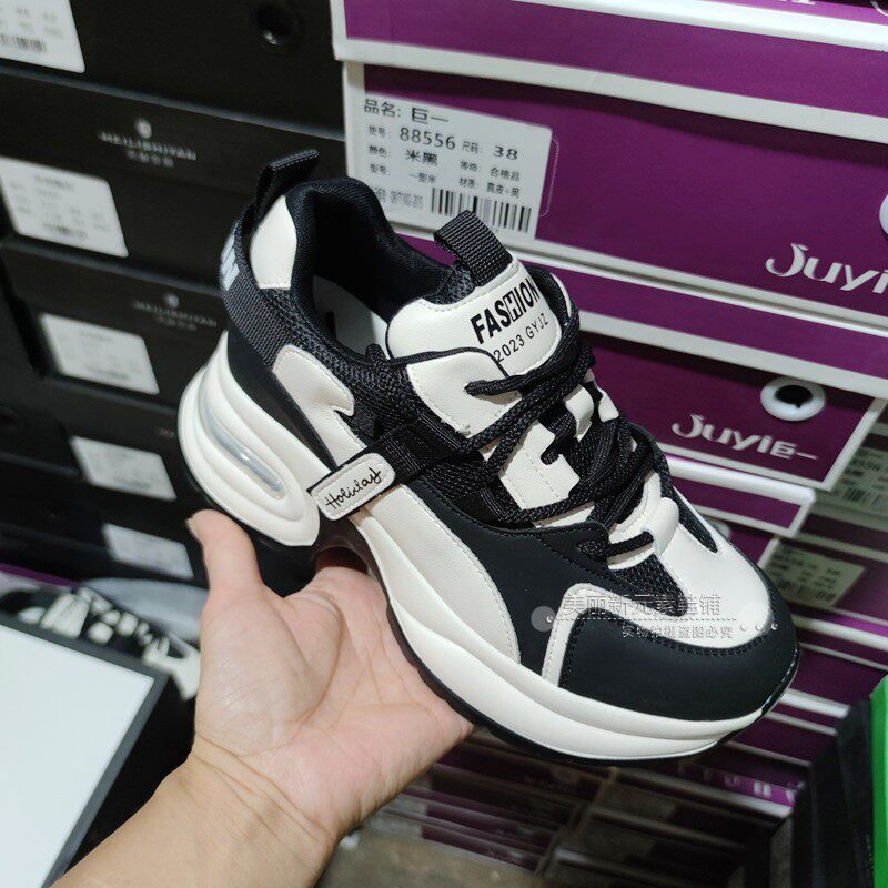 巨一女2024秋冬新款厚底运动增高休闲鞋气垫防滑黑白老爹鞋88556