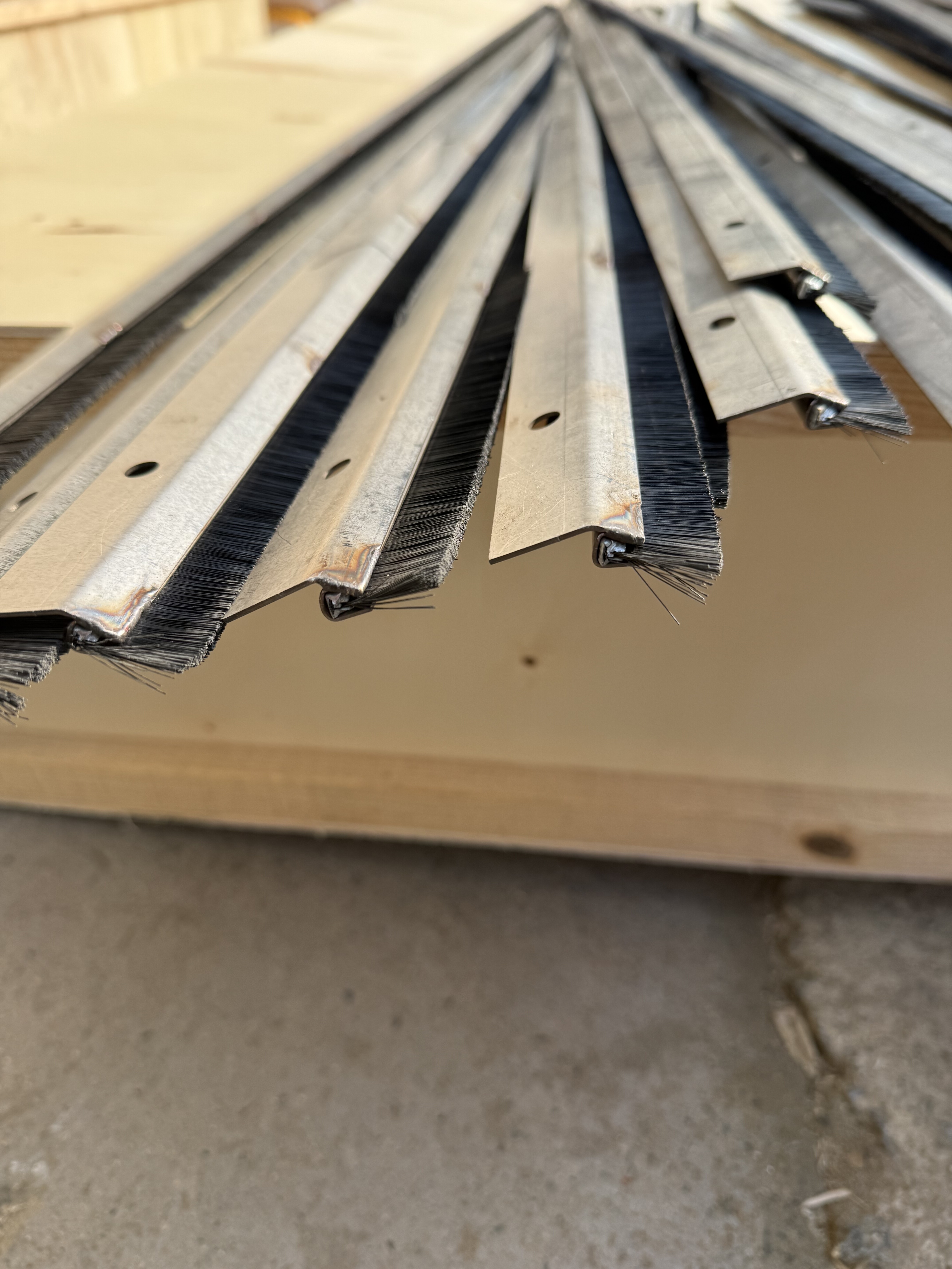 工业毛刷条304不锈钢底座弧形折弯机械清理尼龙毛耐酸碱防腐蚀,五金/工具,羊毛刷,淘宝优惠券,粉丝福利购,淘宝优惠卷