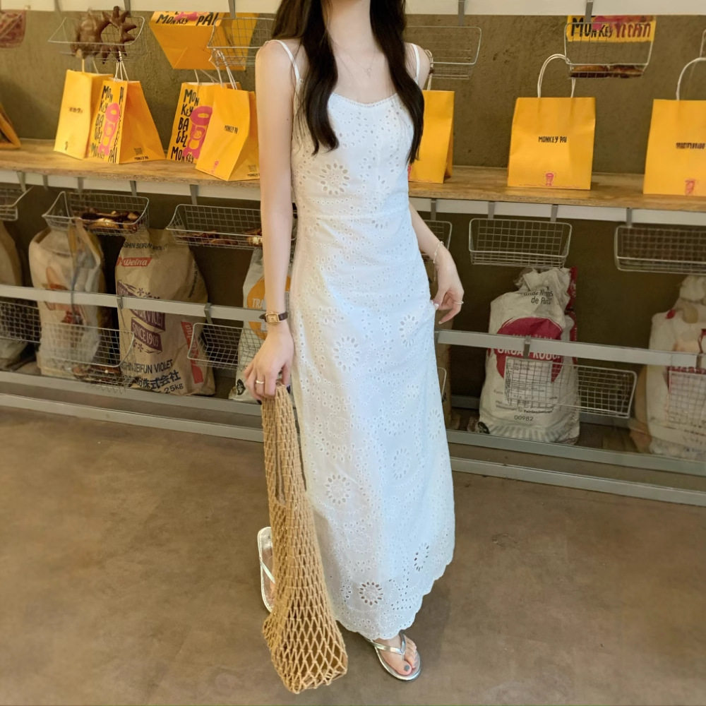 度假风蕾丝吊带裙女2025夏季新款提花刺绣白色打底长裙无袖