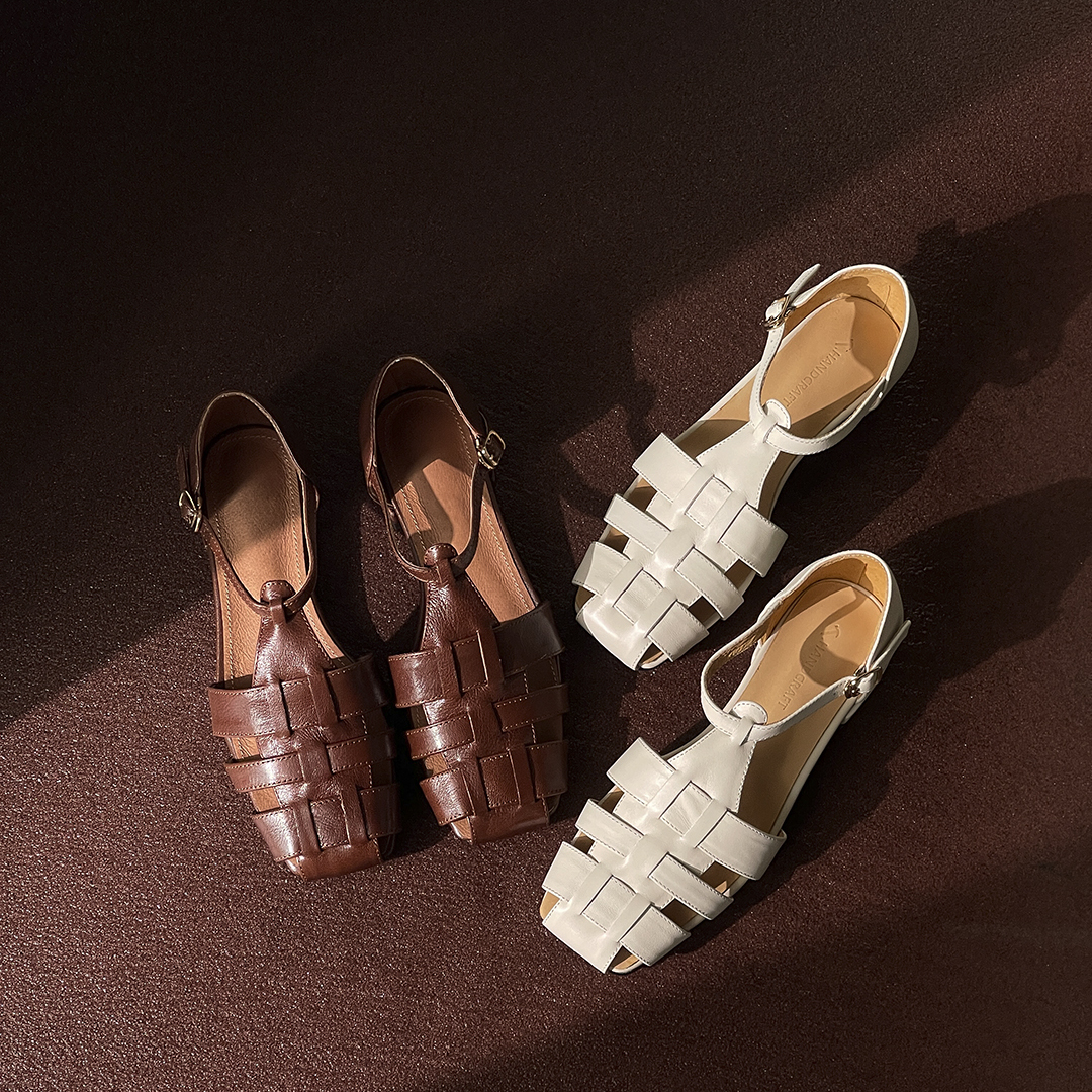 报素头层牛皮方头镂空罗马凉鞋