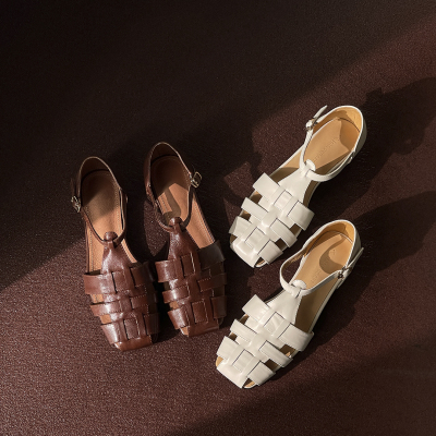 报素头层牛皮方头镂空罗马凉鞋