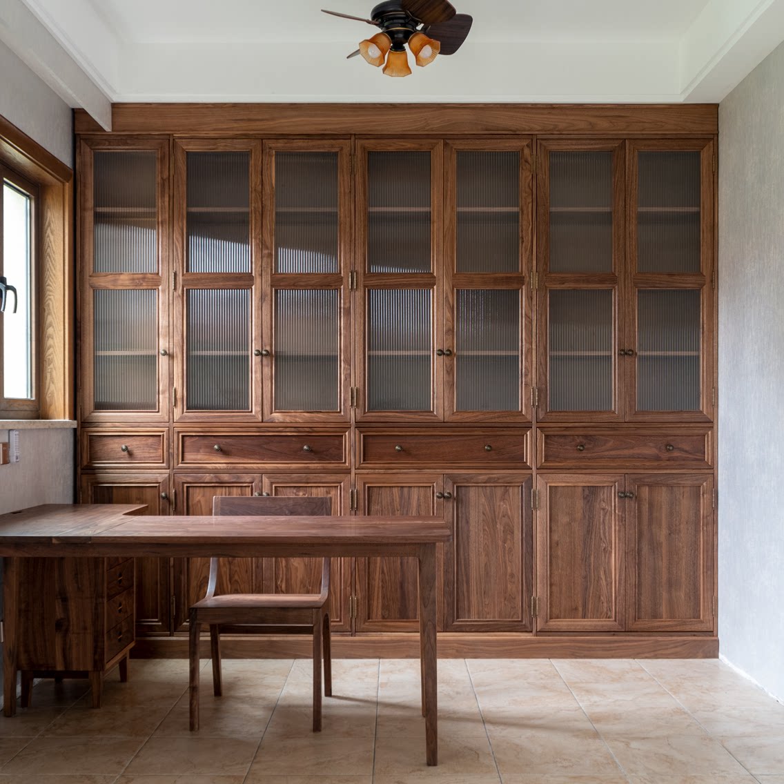 壹合简约美式书柜满墙书柜北美黑胡桃实木全屋定制复古长虹玻璃