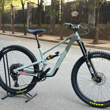 25款 YT JEFFSY碳纤维软尾车架 AM全地形整车前后FOX避震 29轮径