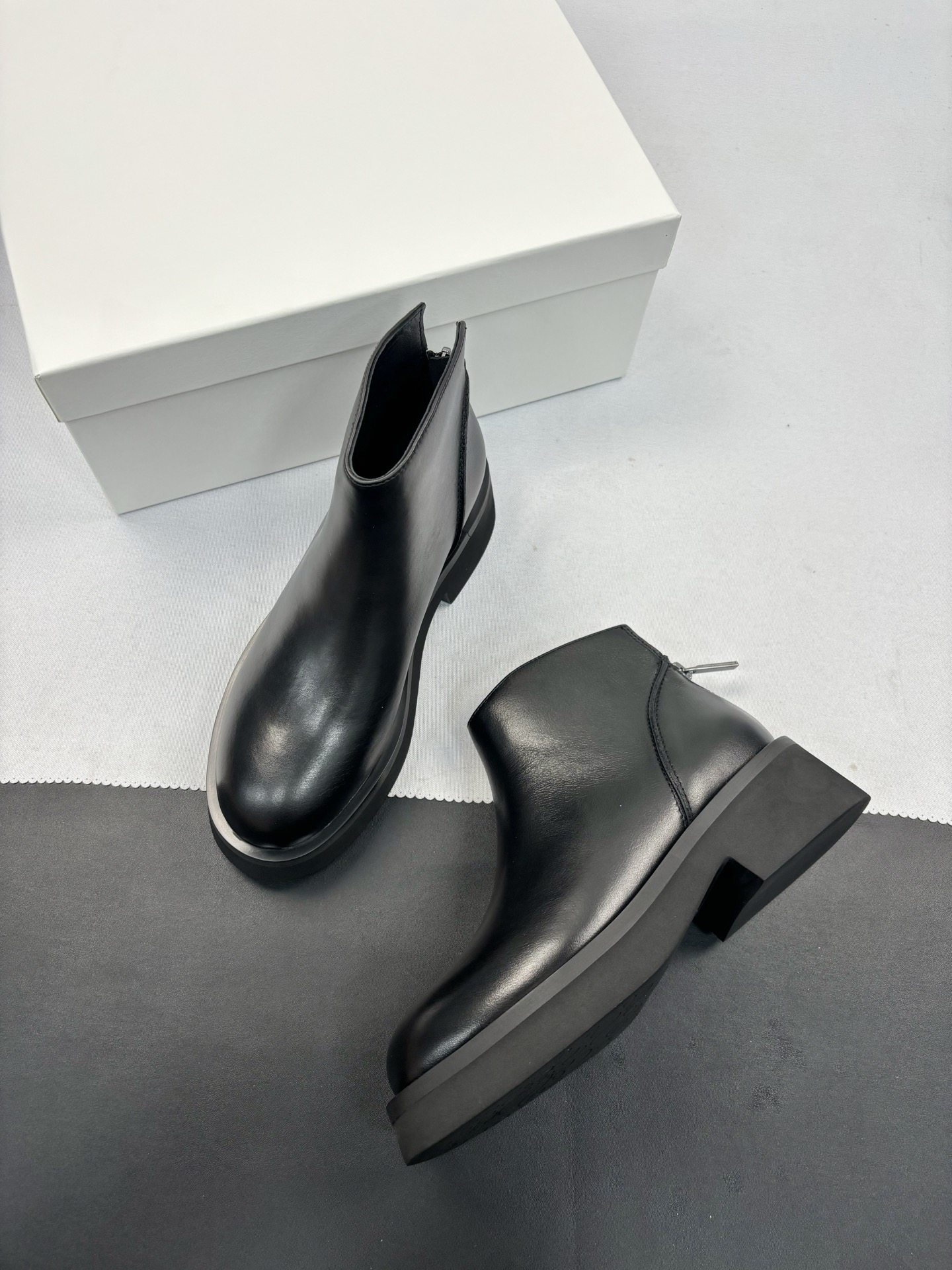 25ss冬.极简利落线条.细腻牛皮 及裸女短靴