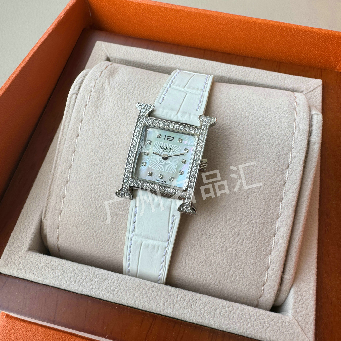 H家女表水钻圈白色鳄鱼纹牛皮H表