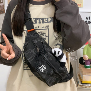 NYMS潮牌时尚胸包女2025爆款超火轻便斜挎小包男休闲百搭学生腰包