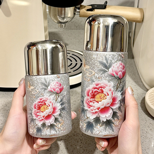 覆钛保温杯女士高颜值2025新款不锈钢杯子带盖喝水杯吸管便携小巧