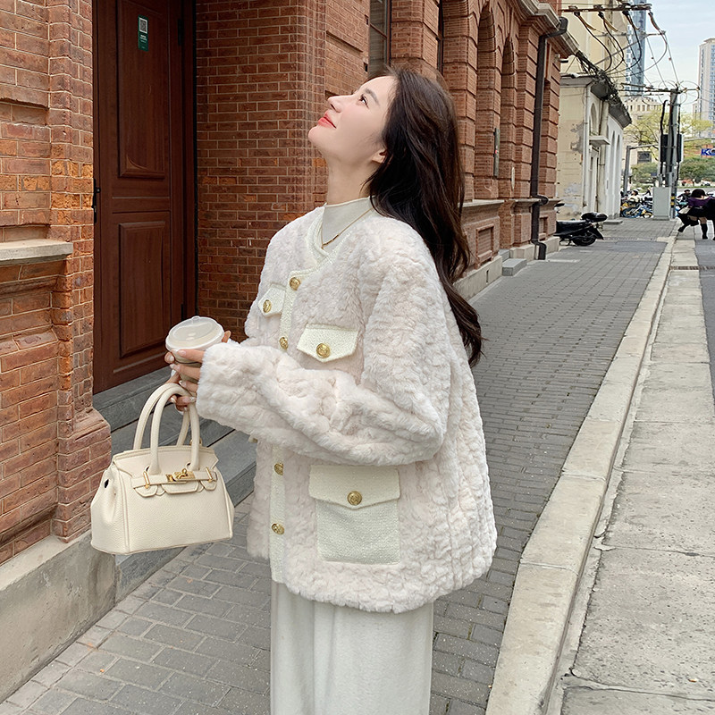 小香风杏色羊羔毛羽绒服女秋冬超火好看高级小众漂亮短款轻薄外套,女装短外套,2C153