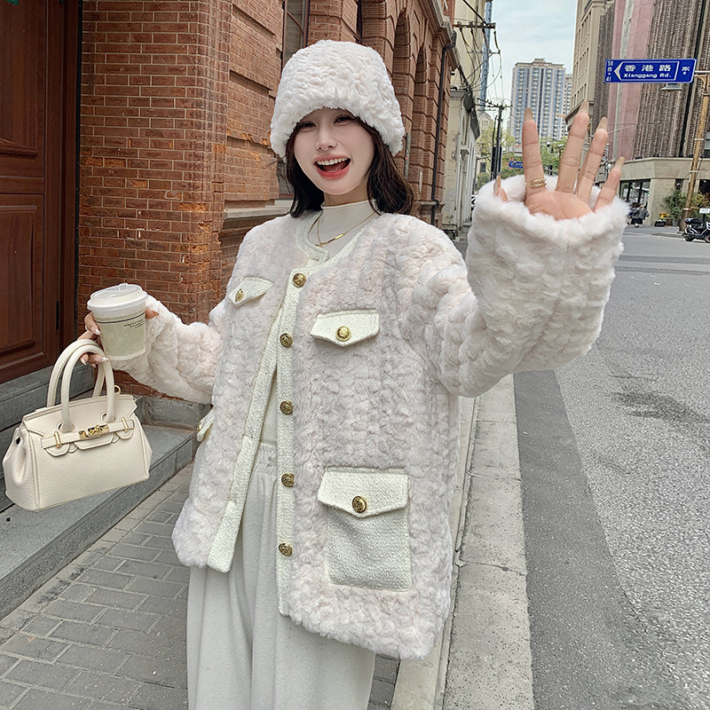 小香风杏色羊羔毛羽绒服女秋冬超火好看高级小众漂亮短款轻薄外套,女装短外套,2C153