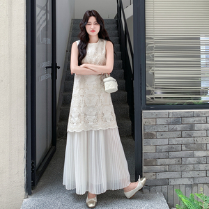 法式气质度假背心连衣裙女2025夏季新款设计感蕾丝拼接百褶长裙子图片