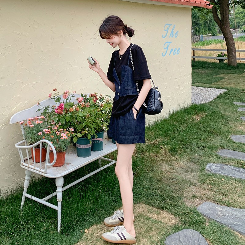 又a又飒穿搭牛仔套装女夏2025新款假两件小吊带t恤上衣短裤两件套,女装套装/套裙,2C153