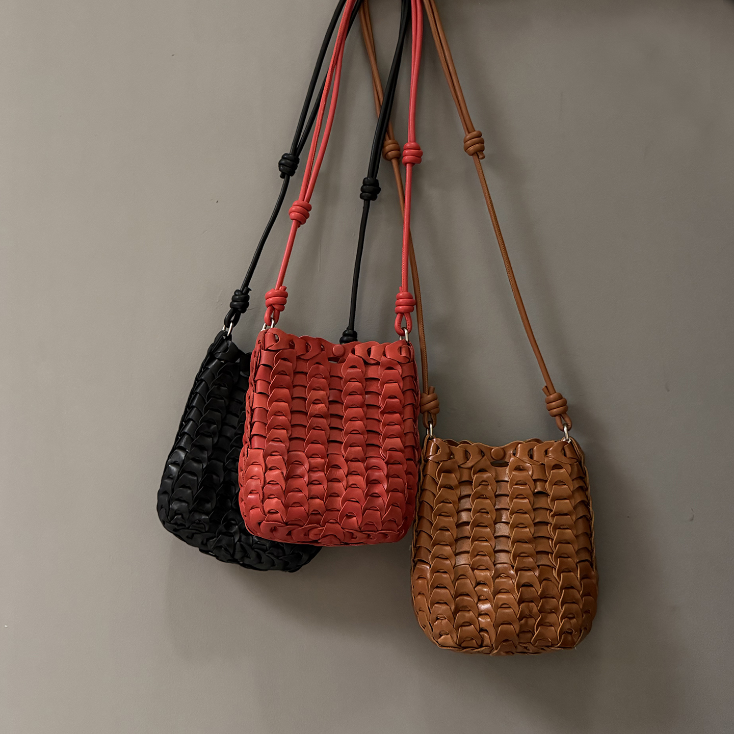 头层植鞣牛皮水桶包手机包