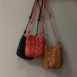 头层植鞣牛皮水桶包女单肩斜挎包纯手工编织真皮百搭迷你手机包潮