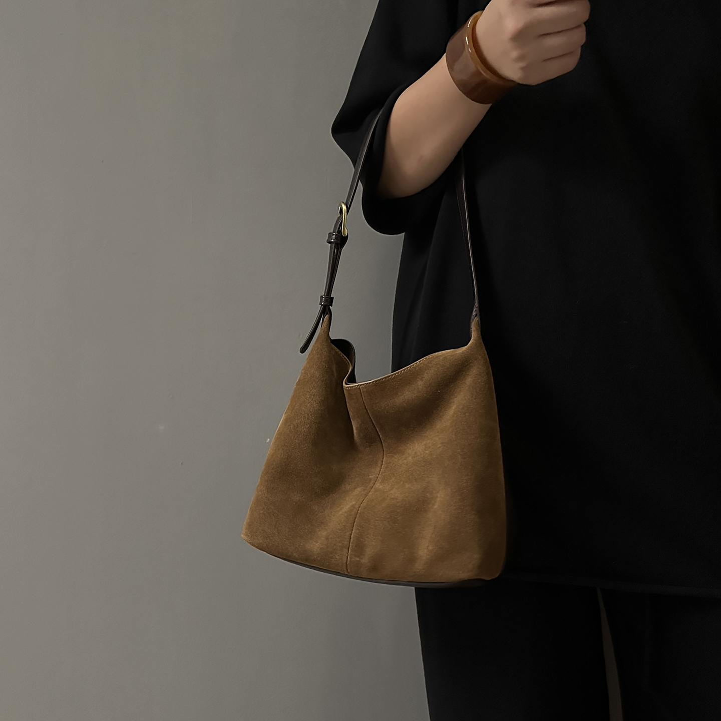 磨砂牛皮水桶包高级感复古简约