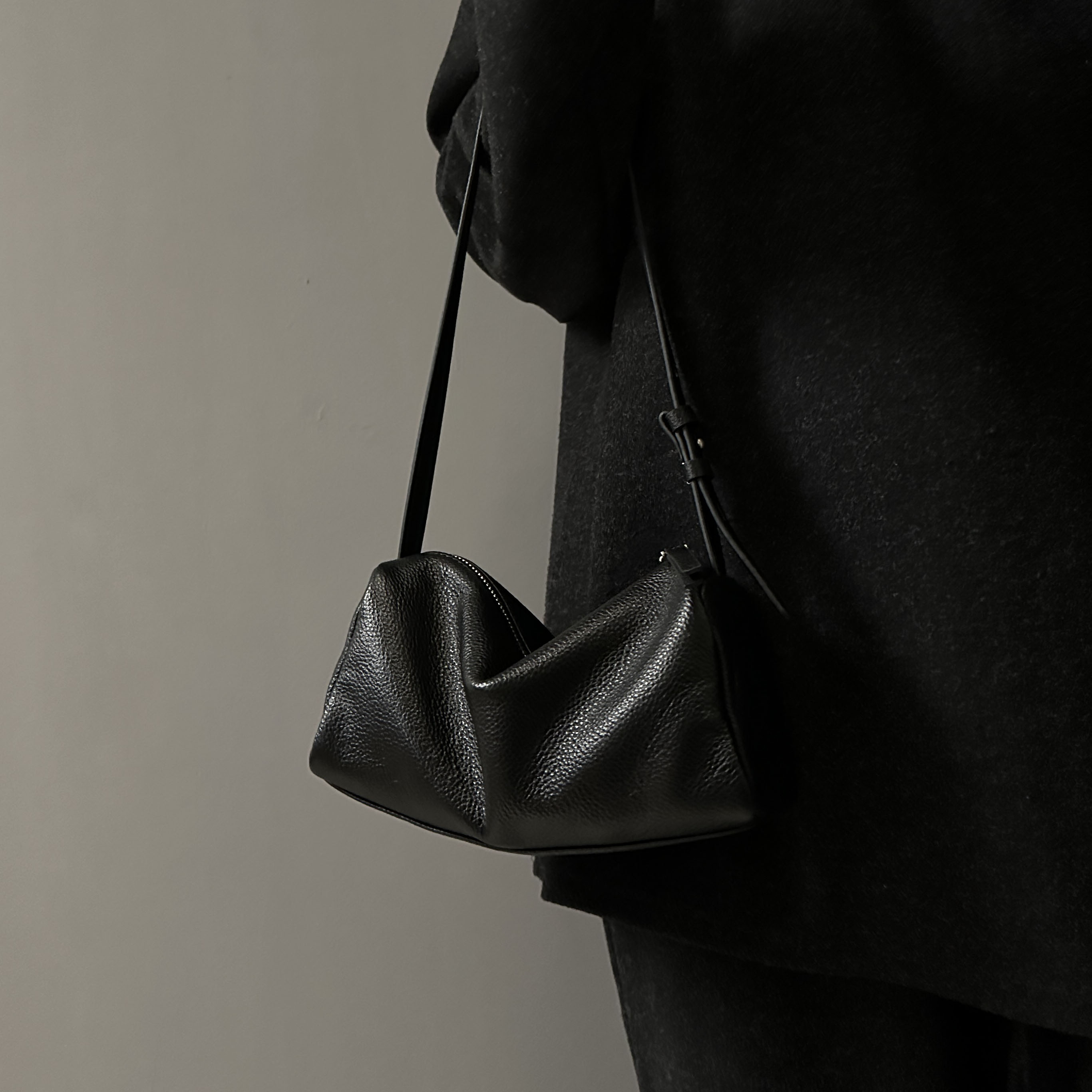 头层牛皮笔筒包简约真皮腋下包