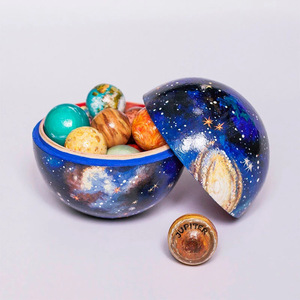 跨境热销新创意宇宙球形木质工艺品太阳系八大行星宇航员木质摆件