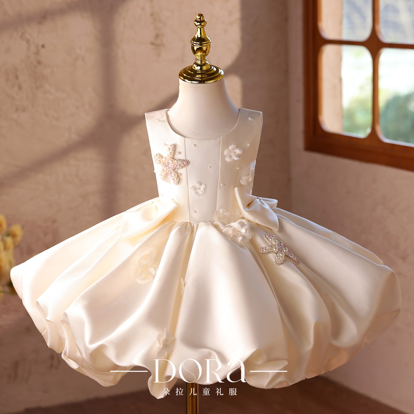 白色缎面女童礼服晚高级感演出服图片