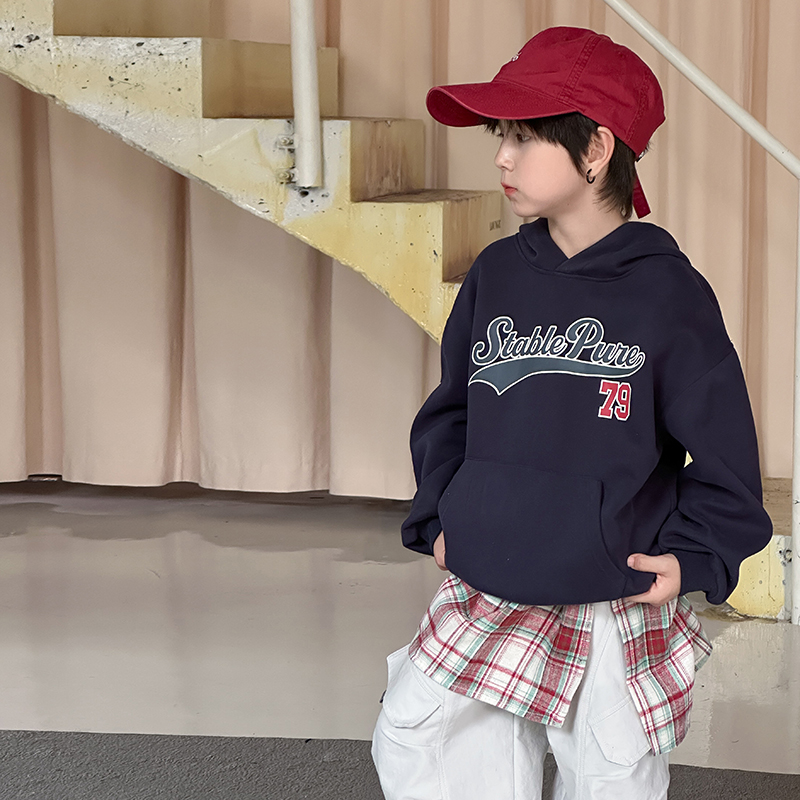 男童字母印花连帽卫衣