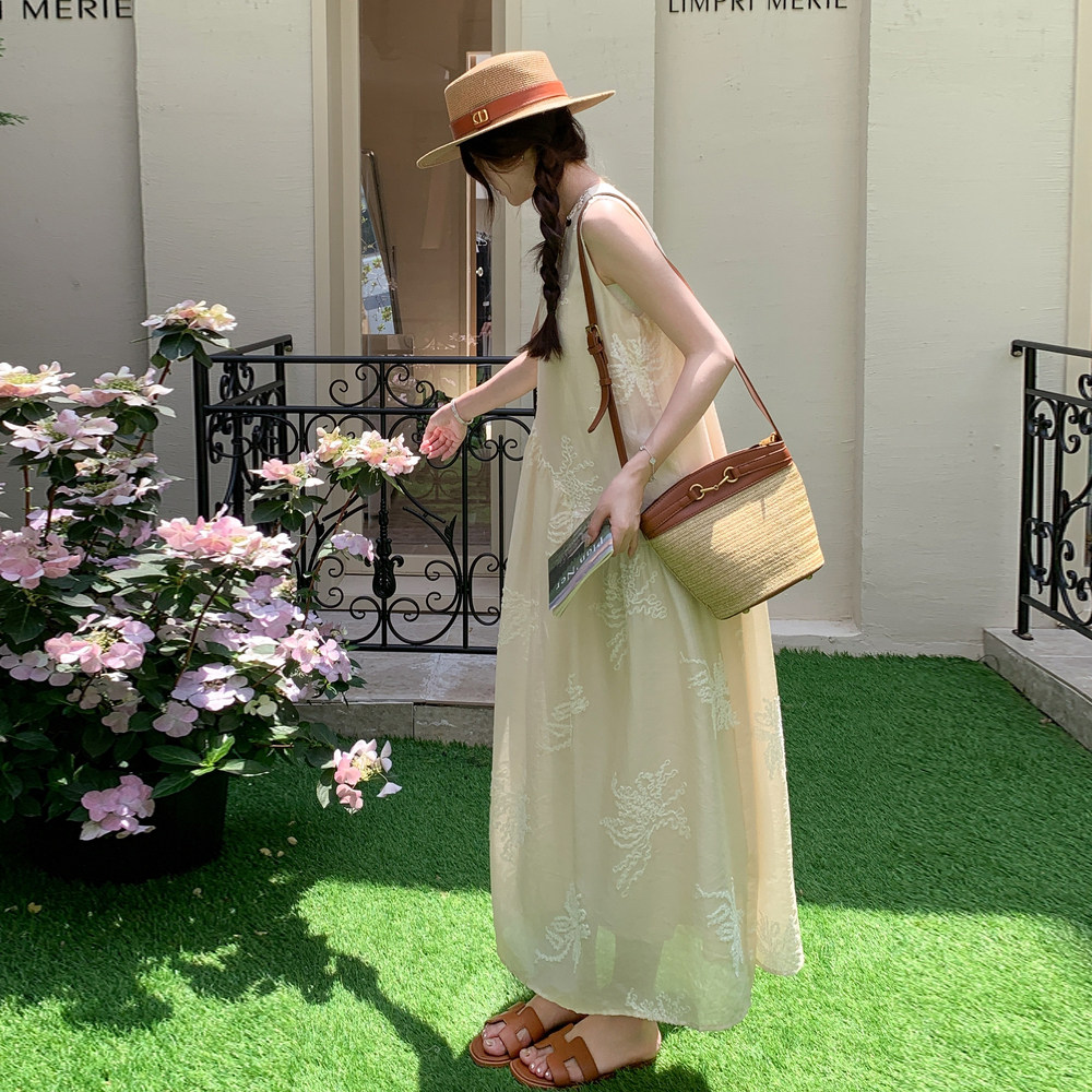 清冷艺术感米色无袖背心连衣裙女夏2025年松弛感独特绝美连身长裙,女装连衣裙,2C311