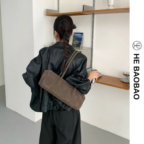 HEBAOBAO×HEJMASI 新品法棍波士顿女包2026新款牛皮肩腋下法棍包