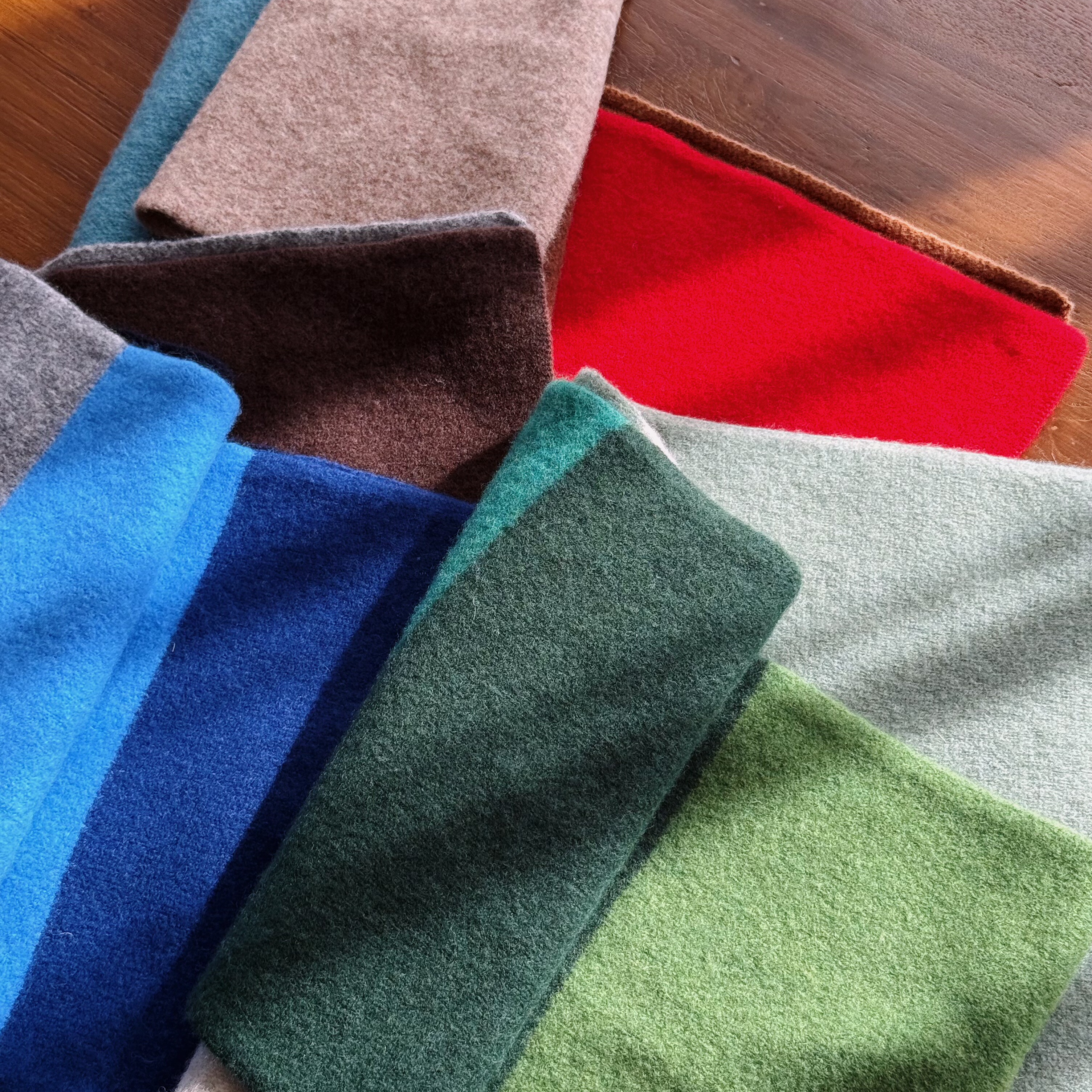 冬日里的一抹多巴胺～ 自留推荐软糯亲肤100羊毛拼色保暖围巾